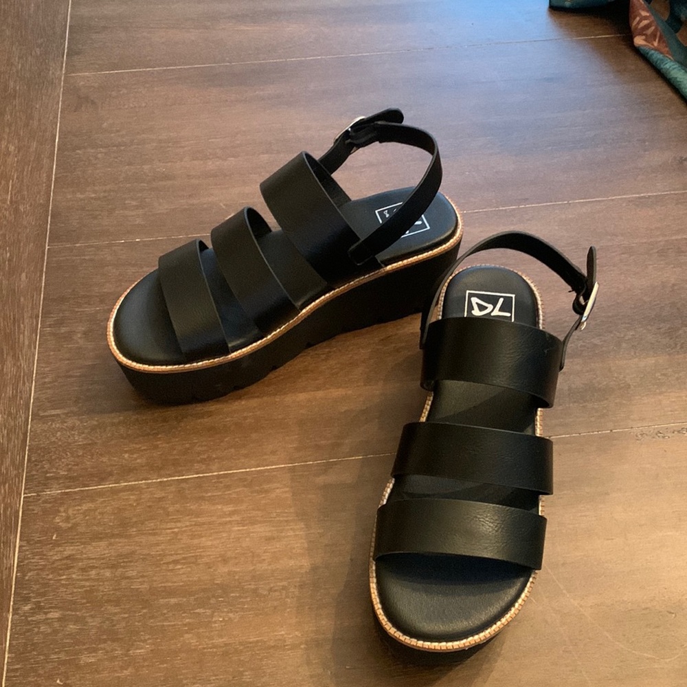 Dirty Laundry platform sandals size 7 NWOT